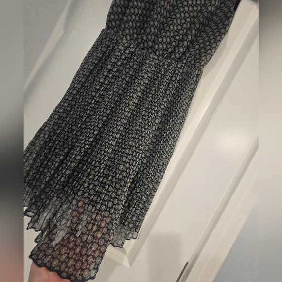 Vintage Lovely Girl Collection Sleeveless Dress With Pleated Skirt - Picture 3 of 9